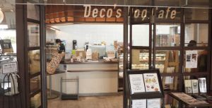 Deco's Dog Cafe田園茶房 東京都大田区田園調布